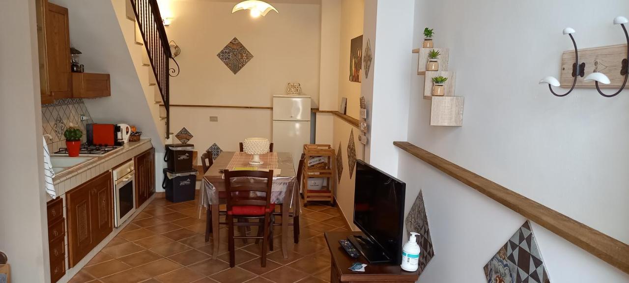 Casa Vacanze Chiara 泰拉西尼 外观 照片