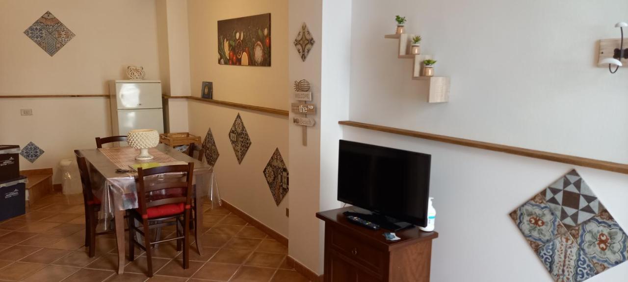 Casa Vacanze Chiara 泰拉西尼 外观 照片